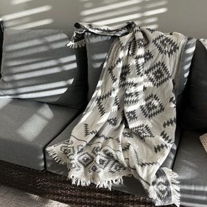 Teema towel. Dark grey and off white.